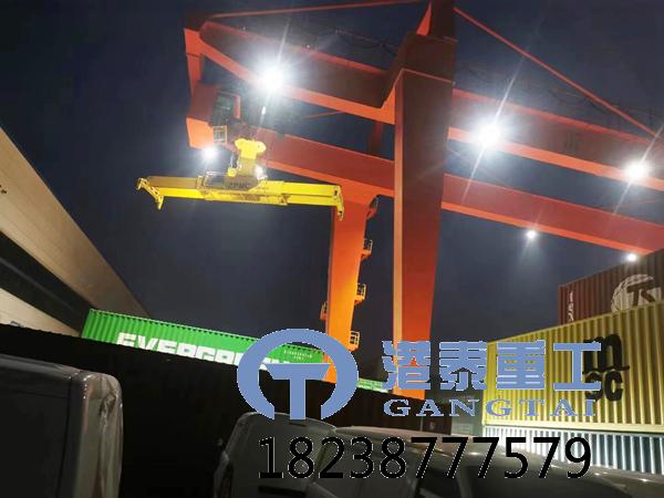 輪胎游艇搬運機實現轉運方向靈活的方法